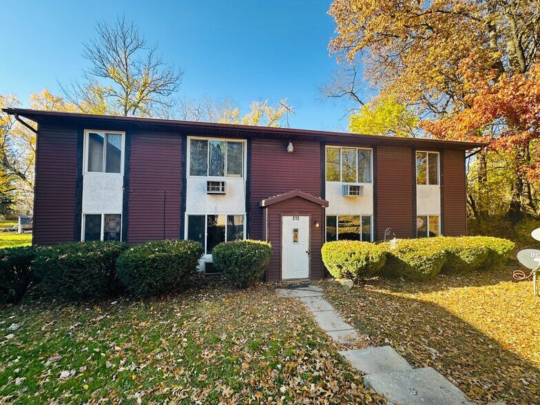 215 Logan St, Valparaiso, IN à vendre - Photo de l’immeuble – Image 2 sur 12