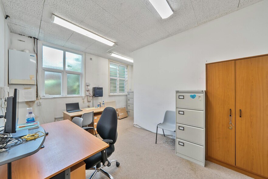 23 Ravenshurst Ave, Londres à vendre - Photo de l’immeuble – Image 2 sur 9