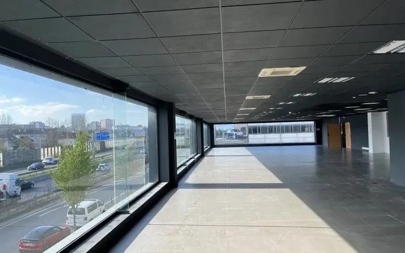 Local d’activités dans Nanterre à louer - Photo de l’immeuble – Image 1 sur 29