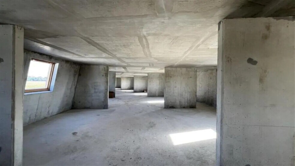 Local d'activités dans Fontenay-Trésigny à vendre - Photo de la construction – Image 2 sur 5