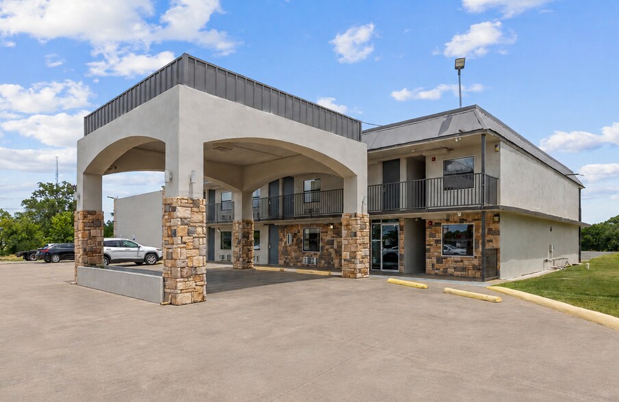 108 FM 1821, Mineral Wells, TX à vendre - Photo de l’immeuble – Image 1 sur 24