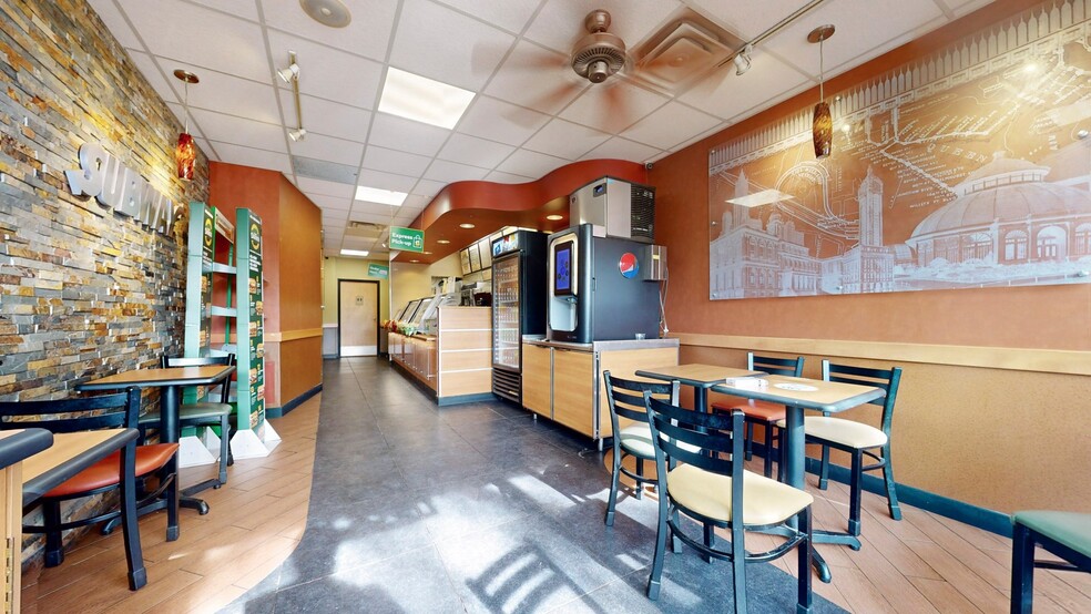 1226 Danforth Ave, Toronto, ON à vendre - Photo intérieure – Image 3 sur 22