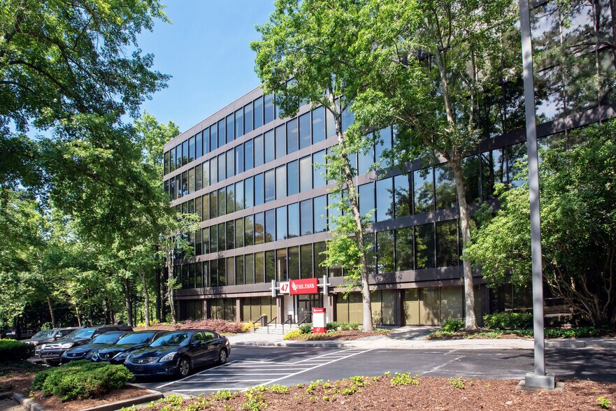47 Perimeter Ctr E, Atlanta, GA à louer - Photo de l’immeuble – Image 2 sur 5