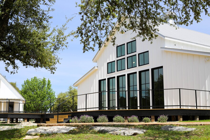 5001 McGregor Ln, Dripping Springs, TX à vendre - Photo de l’immeuble – Image 1 sur 36