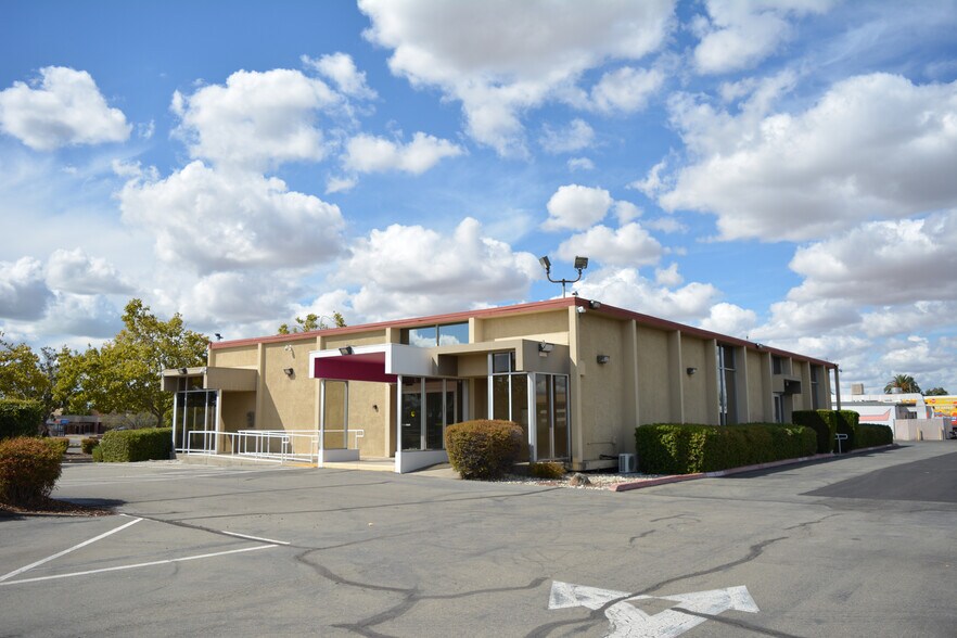 5440 Dudley Blvd, Mcclellan, CA à louer - Photo de l’immeuble – Image 3 sur 6