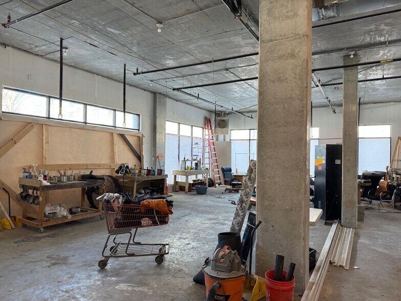 885 Rogers Ave, Brooklyn, NY à louer - Photo de l’immeuble – Image 3 sur 4