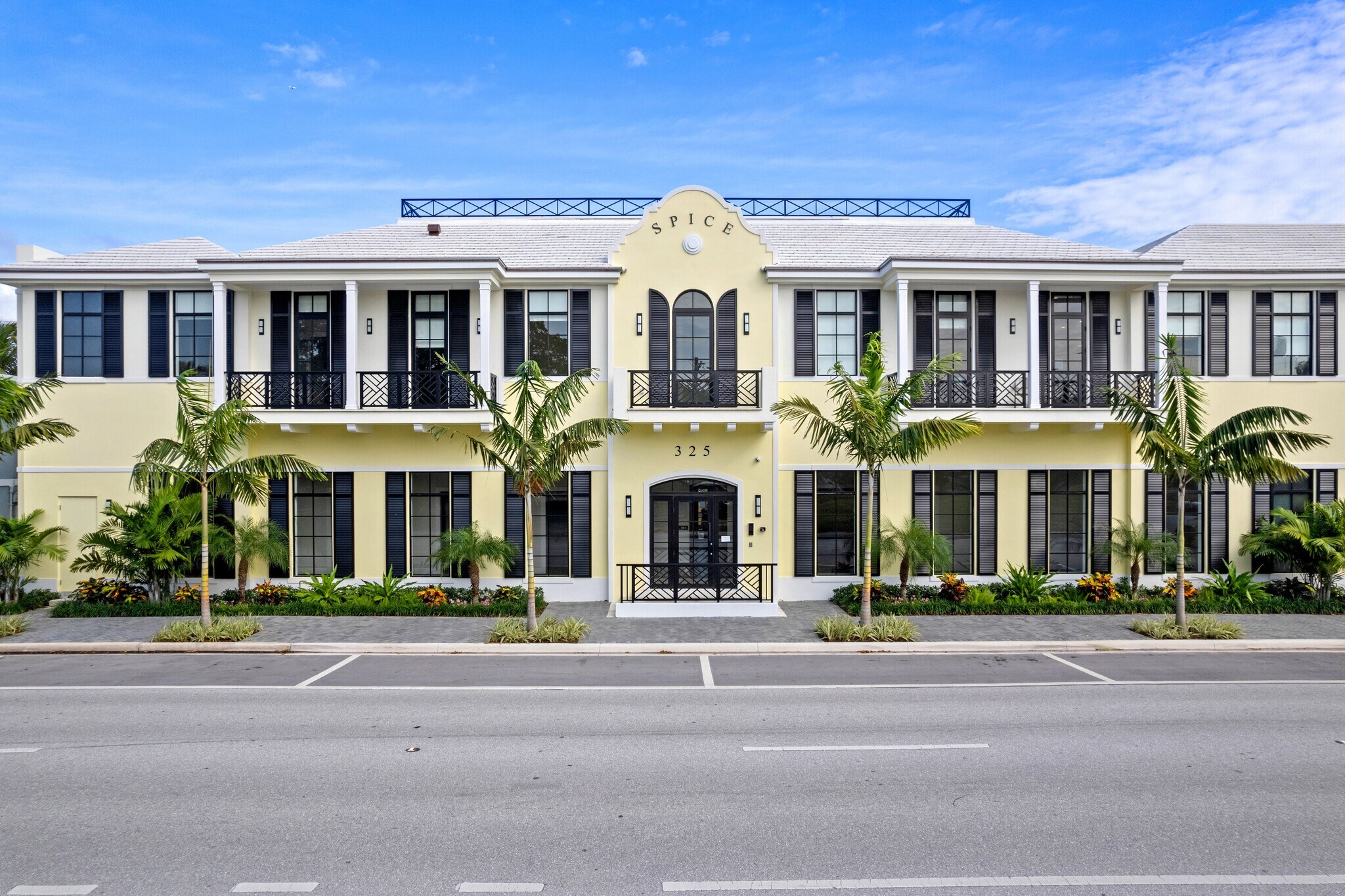 325 NE 5th Ave, Delray Beach, FL à louer Photo de l’immeuble– Image 1 sur 6