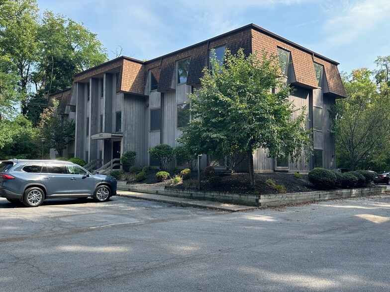 640 Kreag Rd, Pittsford, NY à vendre - Photo de l’immeuble – Image 2 sur 17