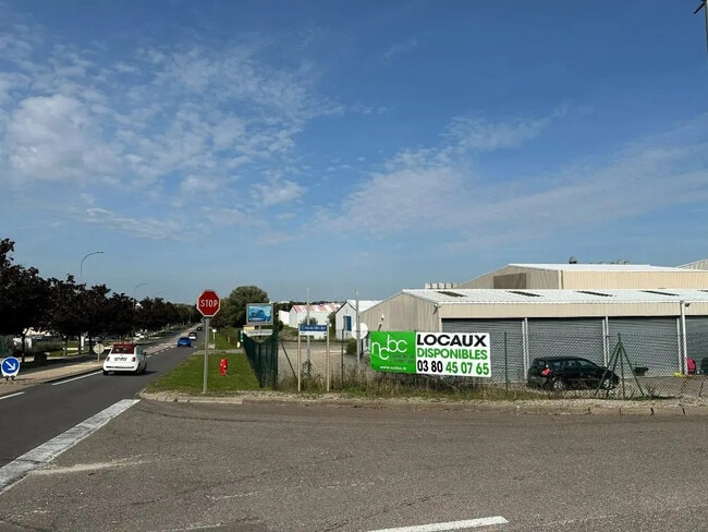 Plus de détails pour Local d'activités à louer