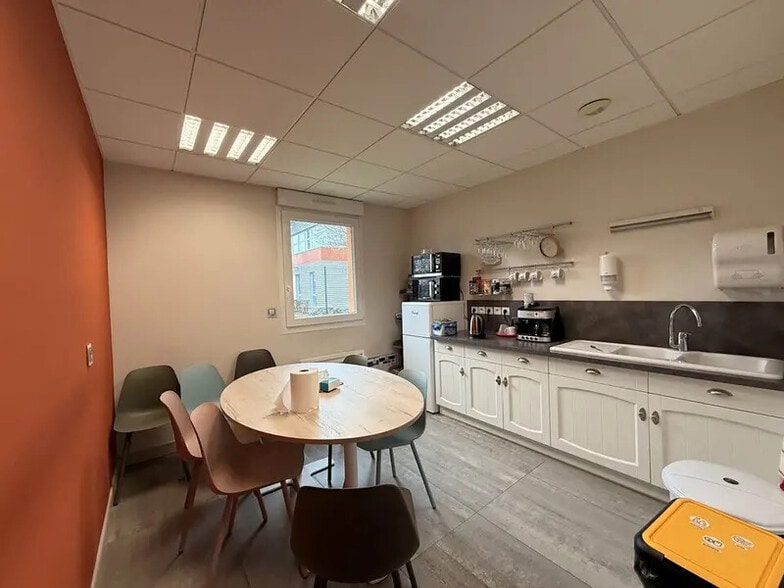 Bureau dans Beauvais à louer - Photo intérieure – Image 3 sur 12
