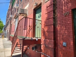 99 Richardson St, Brooklyn, NY à louer Photo intérieure– Image 1 sur 2