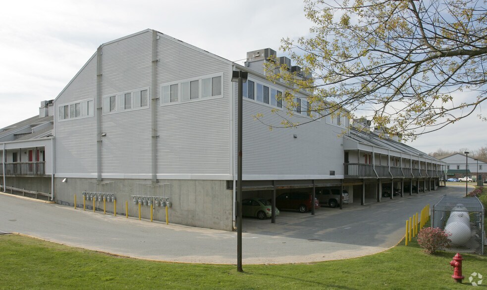 339 Flanders Rd, East Lyme, CT à louer - Photo de l’immeuble – Image 2 sur 20