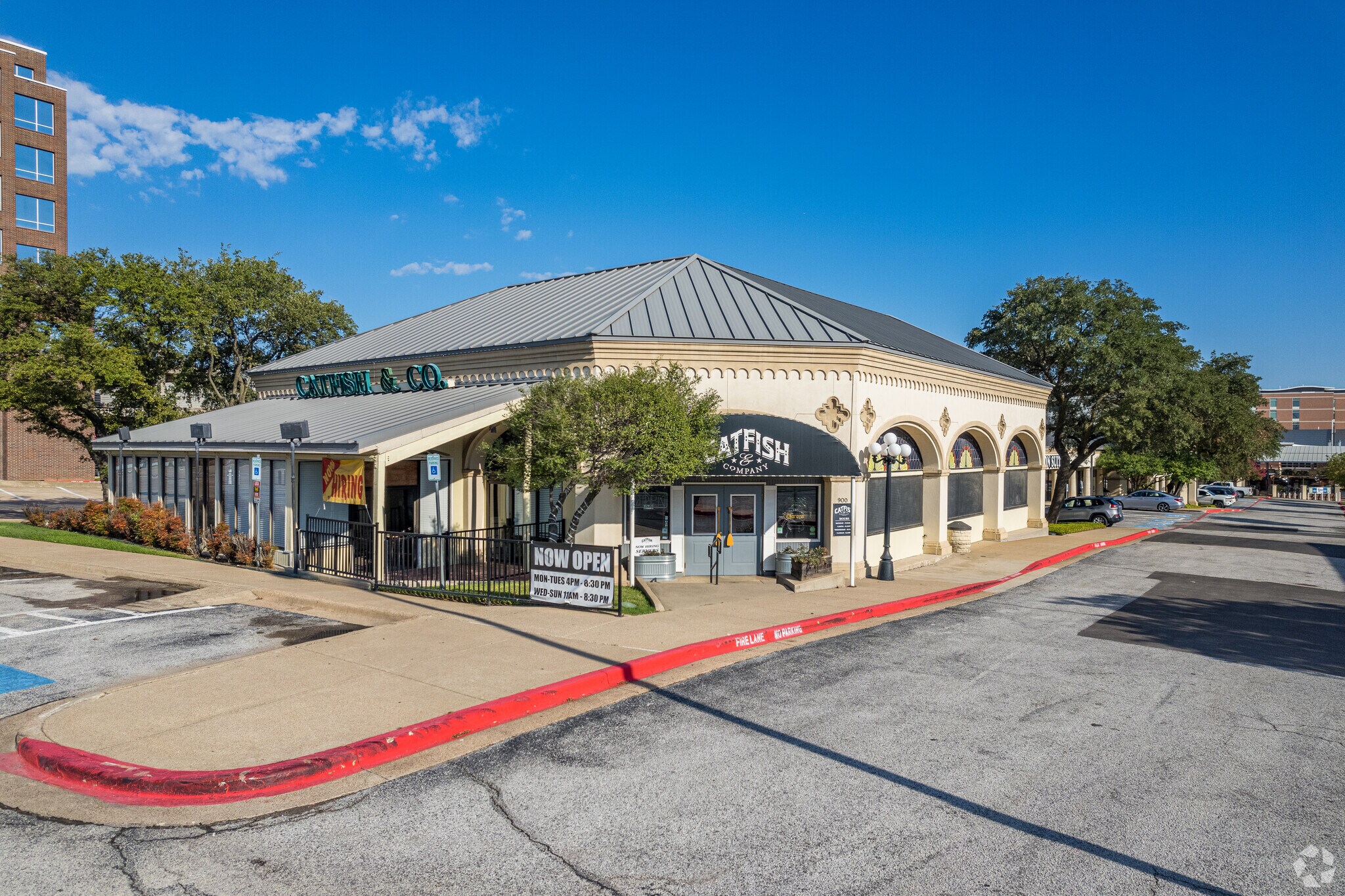 900 W Airport Fwy, Hurst, TX à louer Photo de l’immeuble– Image 1 sur 14