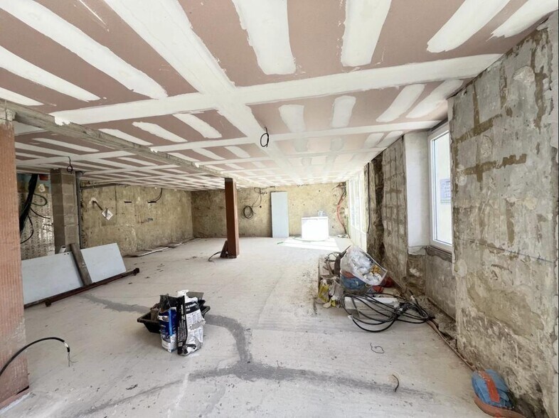 Local commercial dans Rognes à louer - Photo de la construction – Image 2 sur 4