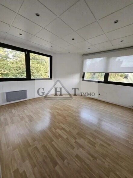 Bureau dans Verrières-le-Buisson à louer - Photo intérieure – Image 2 sur 4