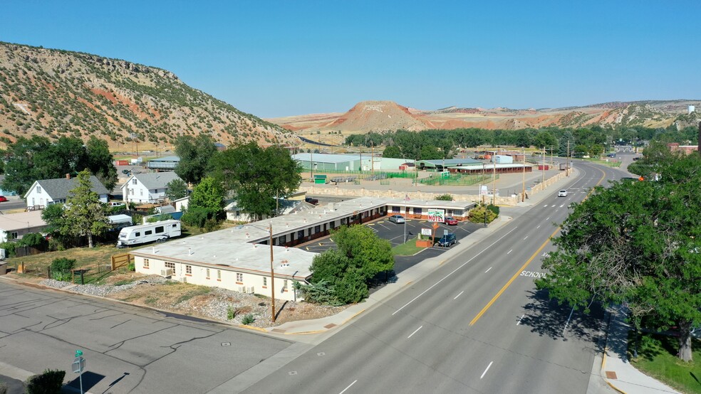 408 Park St, Thermopolis, WY à vendre - Photo de l’immeuble – Image 3 sur 27