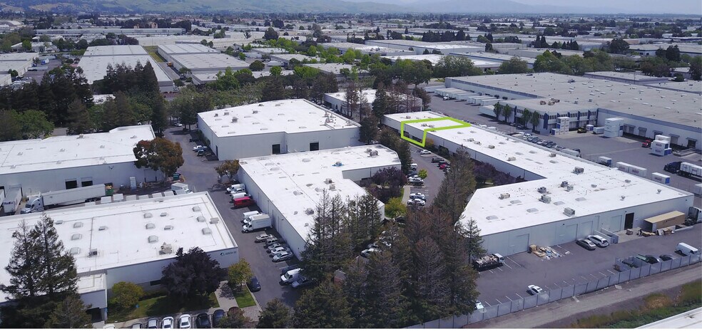 20981 Cabot Blvd, Hayward, CA à louer - Photo de l’immeuble – Image 1 sur 10