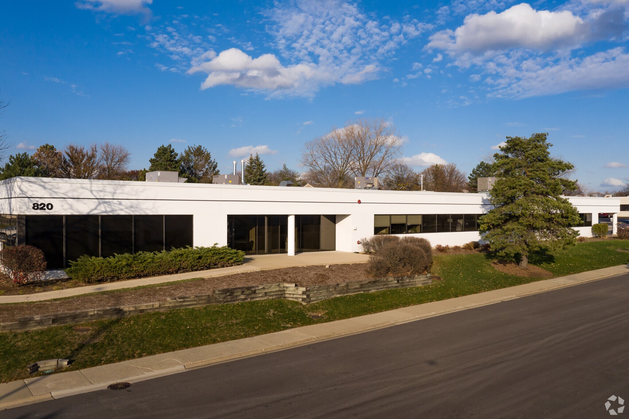 800 Springer Dr, Lombard, IL à louer Photo de l’immeuble– Image 1 sur 6