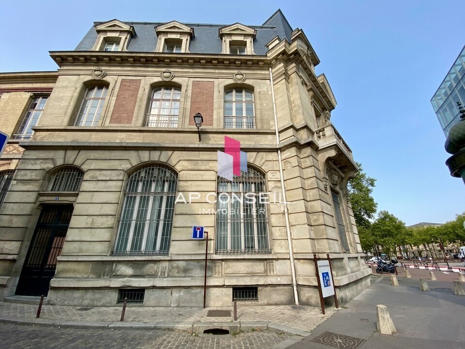 Bureau dans Versailles à louer Photo de l’immeuble– Image 1 sur 9