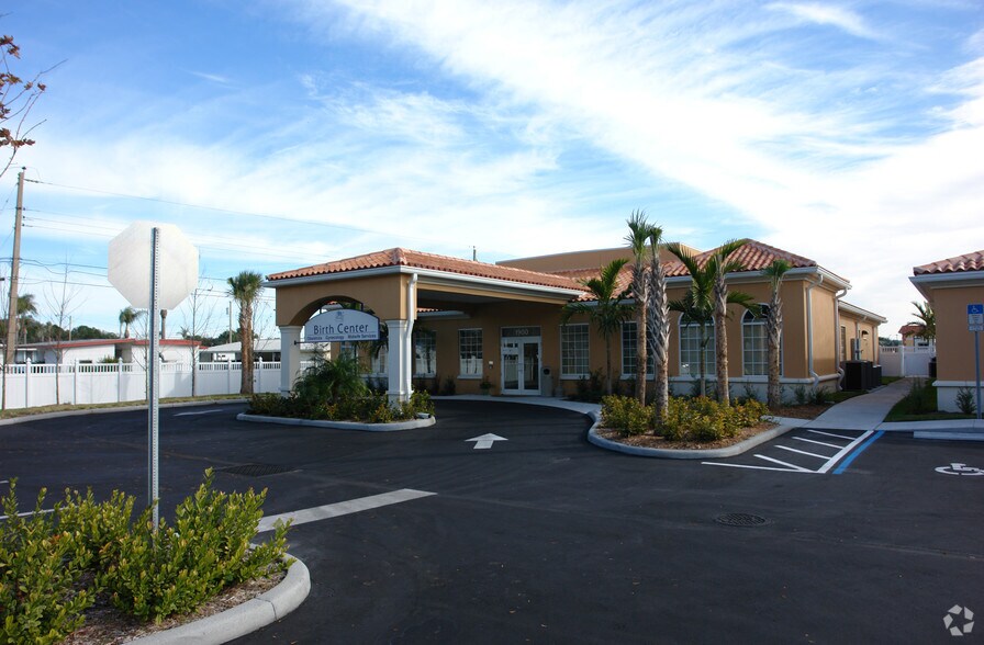 1900 E Bay Dr, Largo, FL à vendre - Photo de l’immeuble – Image 3 sur 58