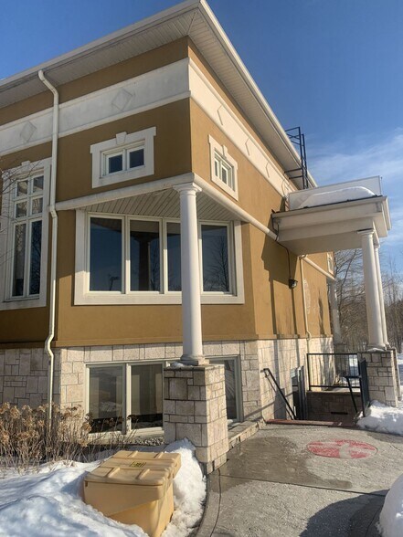 5699-5700 Longshadow Rd, Manotick, ON à louer - Photo de l’immeuble – Image 3 sur 3