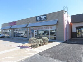3613 W Vickery Blvd, Fort Worth, TX à louer Photo de l’immeuble– Image 1 sur 4