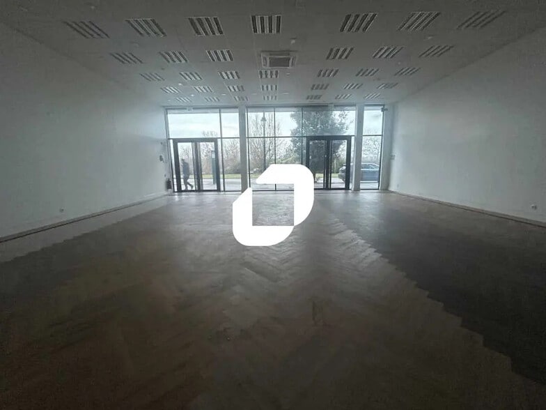 Local commercial dans Chambourcy à louer - Photo intérieure – Image 2 sur 2