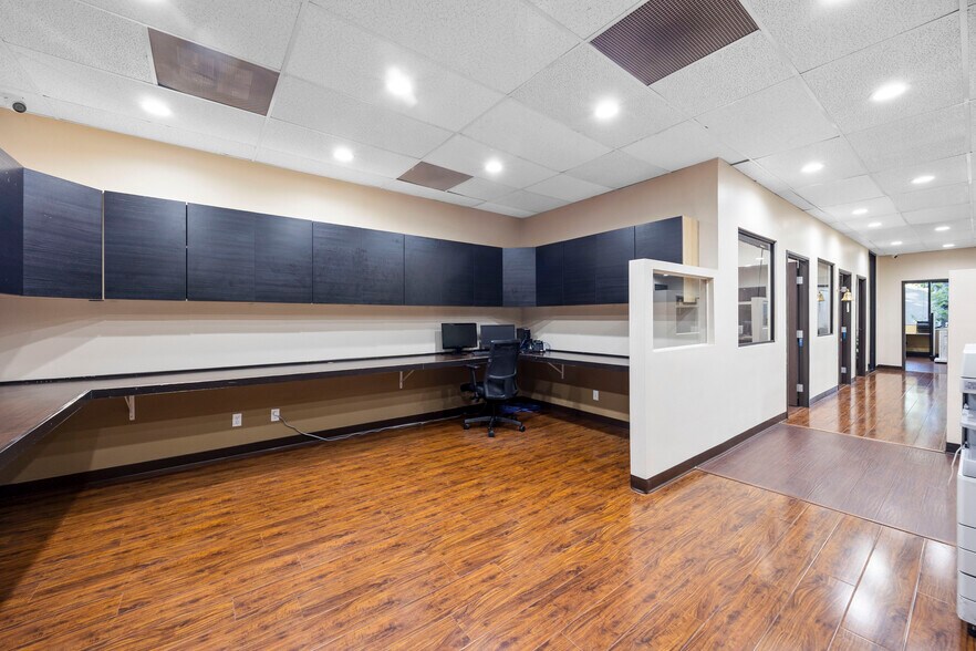 23275 South Pointe Dr, Laguna Hills, CA à vendre - Photo de l’immeuble – Image 3 sur 26