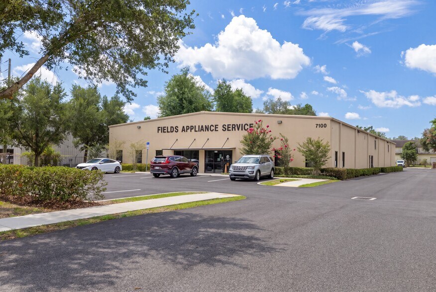 7100 Edgewater Dr, Orlando, FL à louer - Photo principale – Image 1 sur 9