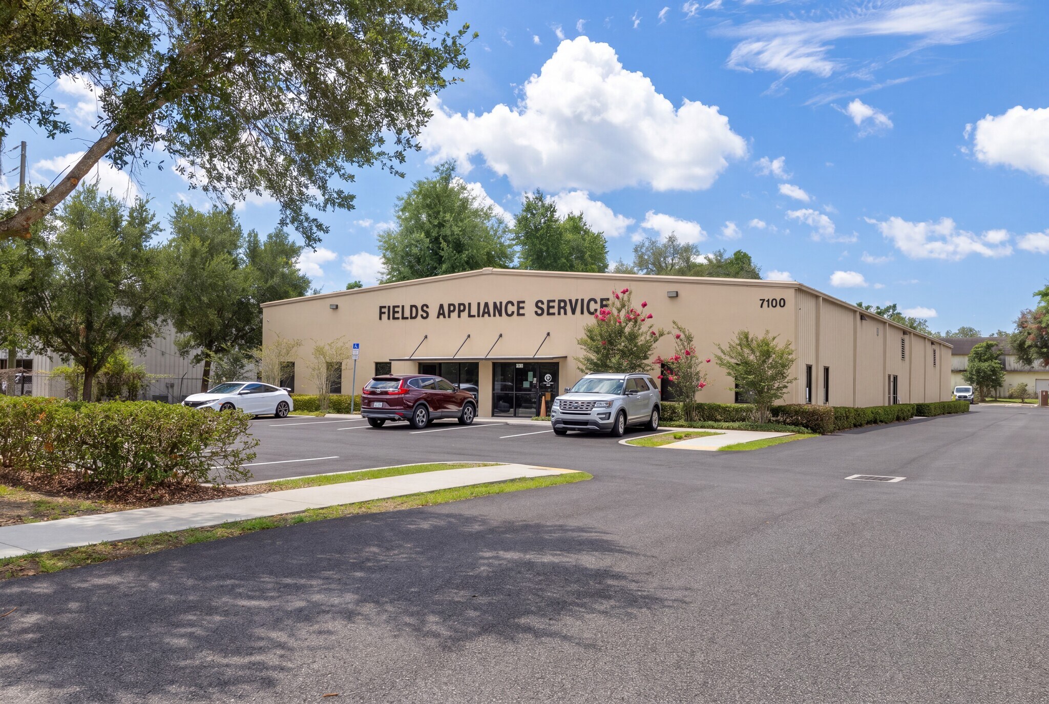 7100 Edgewater Dr, Orlando, FL à louer Photo principale– Image 1 sur 10