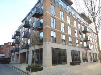 Plus de détails pour 30 Old Post Office Walk, Surbiton - Local commercial à louer