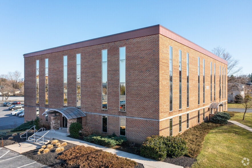 1011 N Brookside Rd, Wescosville, PA à louer - Photo principale – Image 1 sur 4
