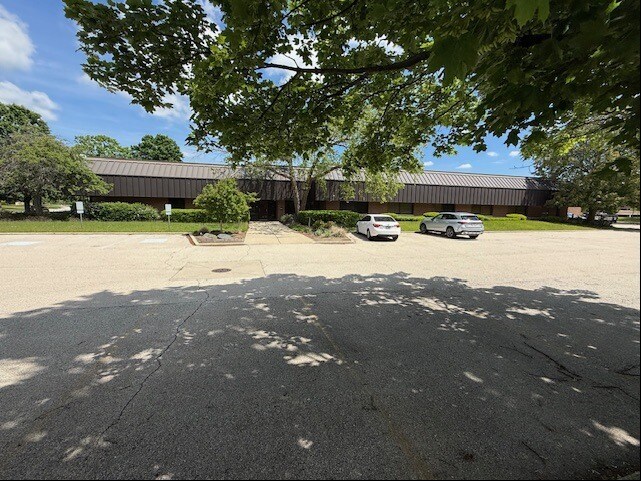 425 Barclay Blvd, Lincolnshire, IL à louer - Photo de l’immeuble – Image 3 sur 15