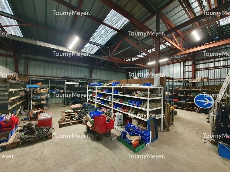 Local d'activités dans Saint-Louis-de-Montferrand à vendre - Photo de l’immeuble – Image 2 sur 7