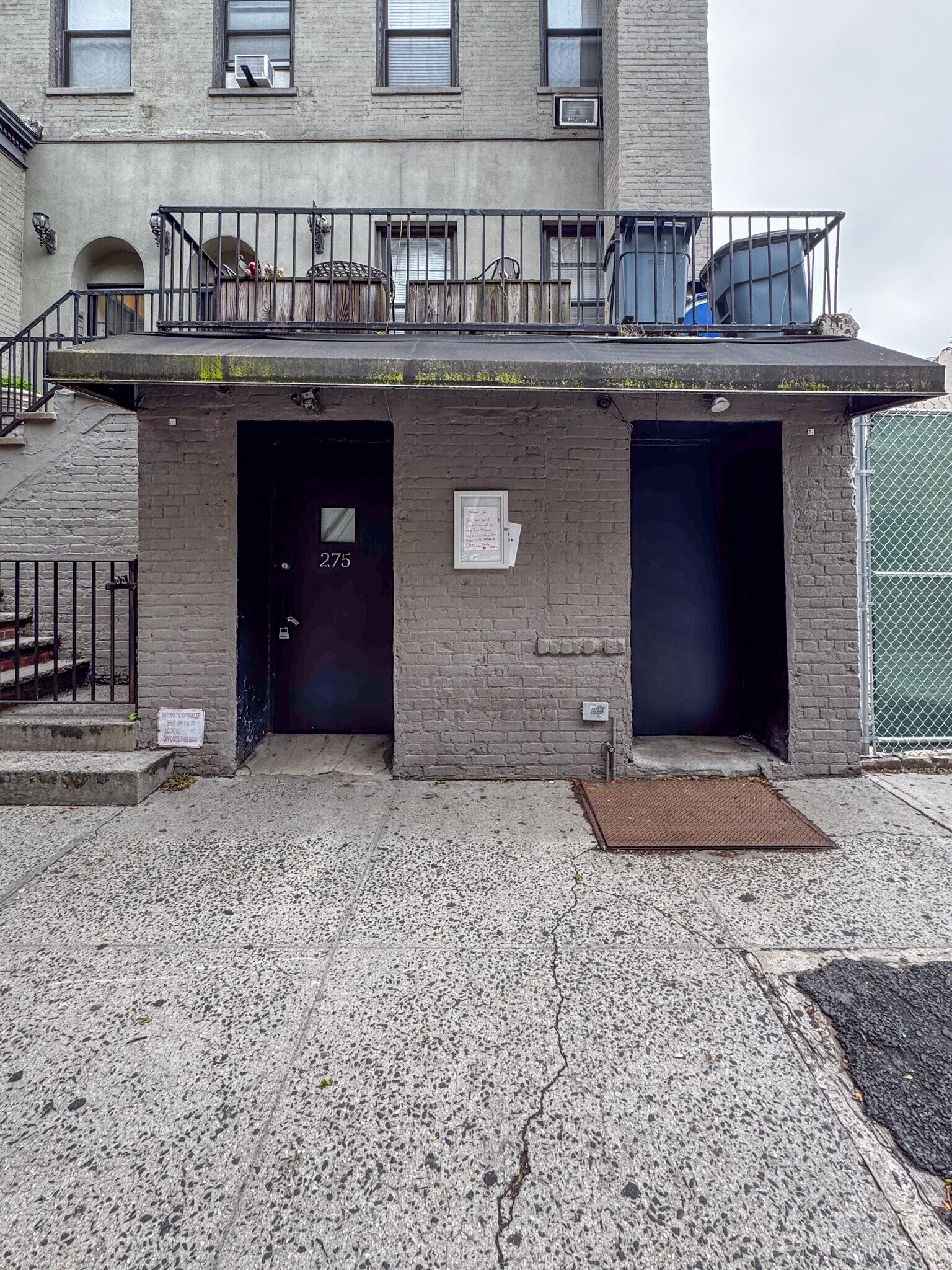 275 W 22nd St, New York, NY à louer Photo de l’immeuble– Image 1 sur 7