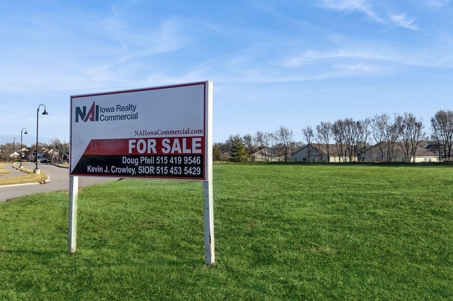 265 SW Brookside Dr, Grimes, IA à vendre - Photo de l’immeuble – Image 1 sur 11