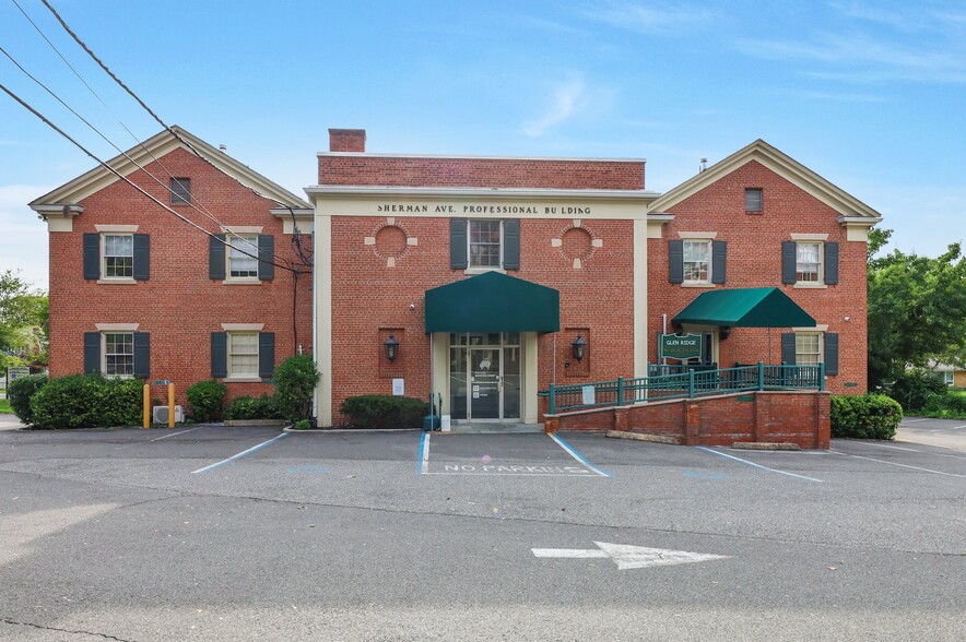230 Sherman Ave, Glen Ridge, NJ à louer - Photo de l’immeuble – Image 1 sur 18