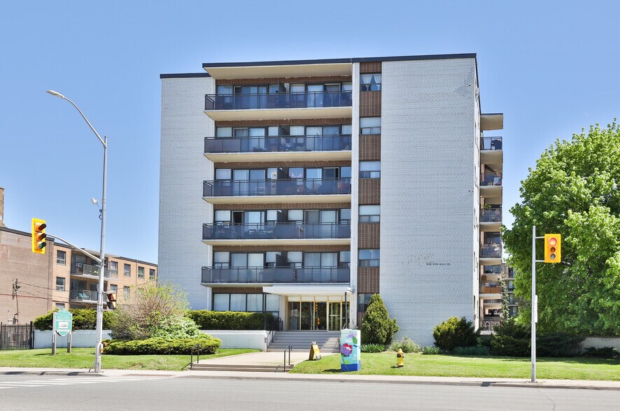 1059 Don Mills Rd, Toronto, ON à vendre - Photo de l’immeuble – Image 2 sur 15