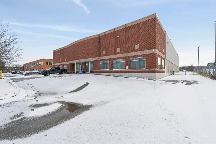 1250 Kerrisdale Blvd, Newmarket, ON à vendre - Photo de l’immeuble – Image 1 sur 13