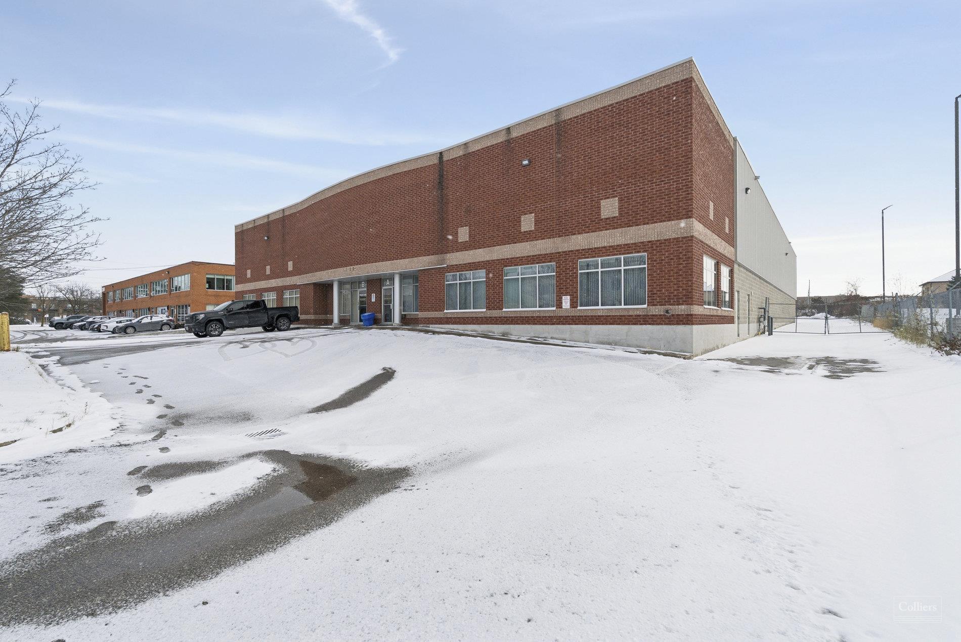 1250 Kerrisdale Blvd, Newmarket, ON à vendre Photo de l’immeuble– Image 1 sur 14
