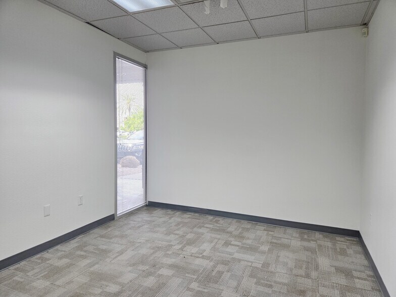 1929 W Lone Cactus Dr, Phoenix, AZ à louer - Photo intérieure – Image 3 sur 15