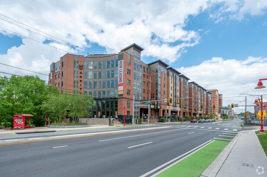 8150 Baltimore Ave, College Park, MD à louer - Photo principale – Image 1 sur 34