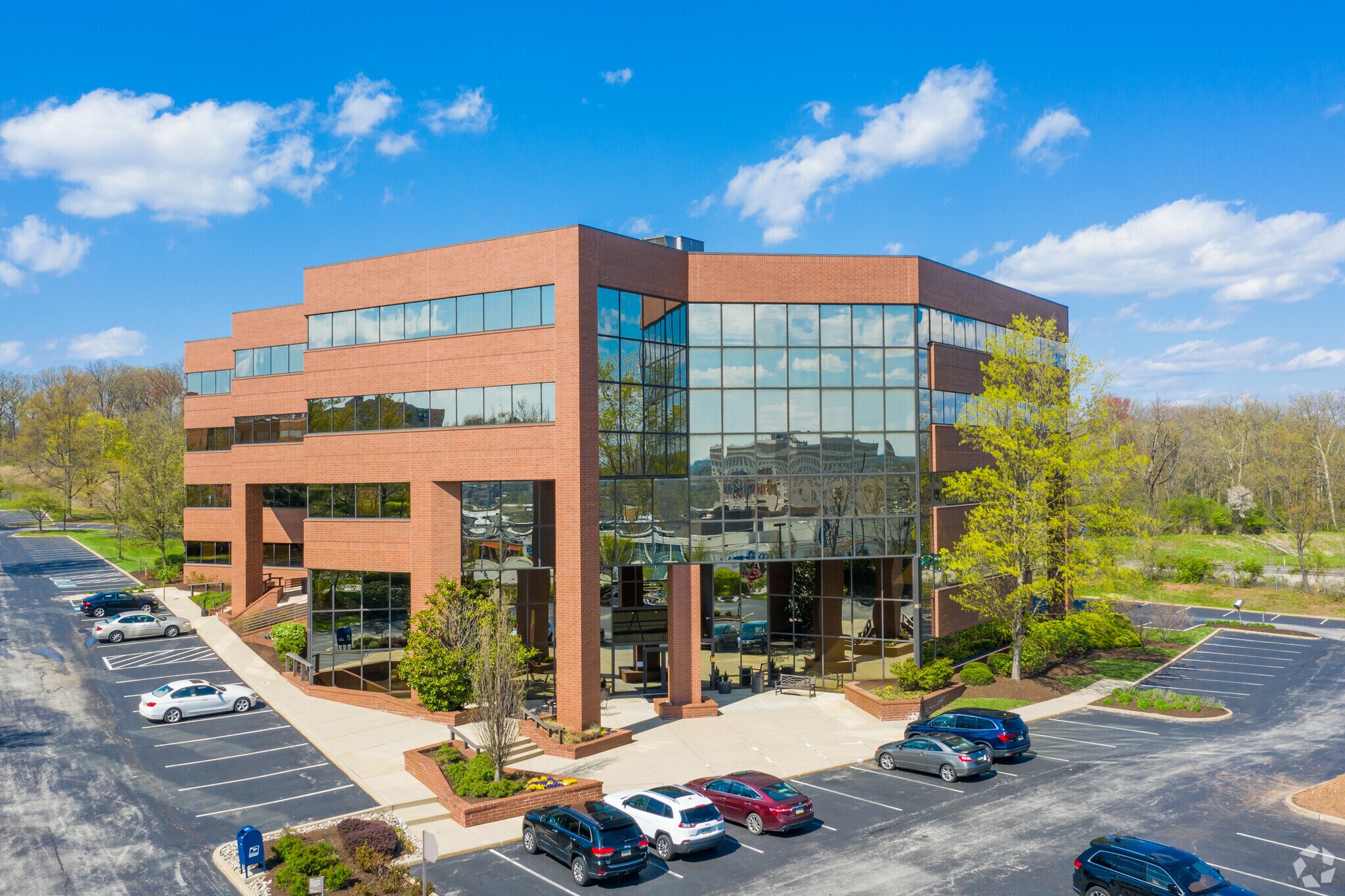 2250 Hickory Rd, Plymouth Meeting, PA à louer Photo de l’immeuble– Image 1 sur 13