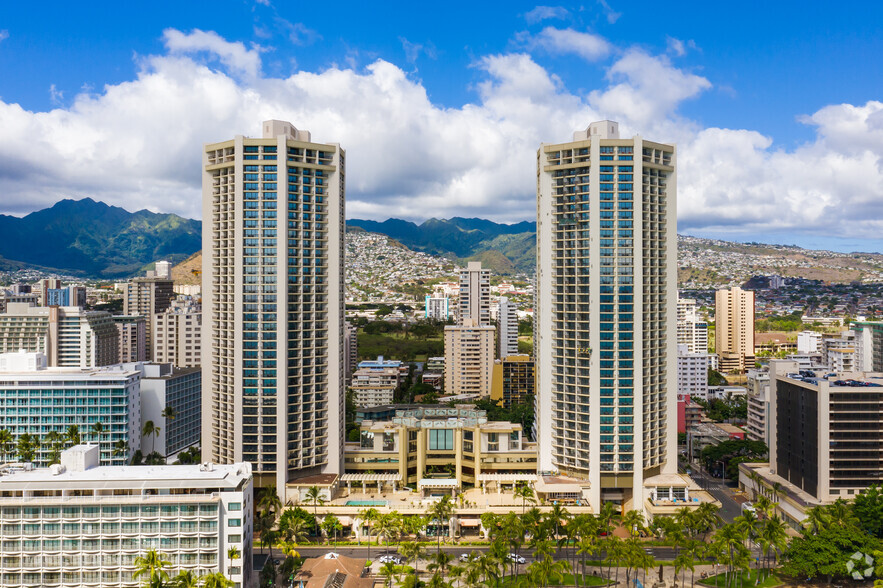 2424 Kalakaua Ave, Honolulu, HI à louer - Photo de l’immeuble – Image 2 sur 15