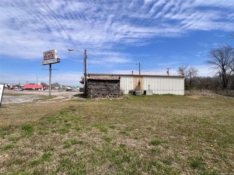 909 S Garfield Ave, Kiowa, OK à vendre - Photo de l’immeuble – Image 3 sur 32