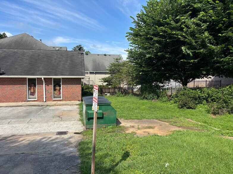 6267 Oakwood Cir, Norcross, GA à vendre - Photo de l’immeuble – Image 3 sur 6