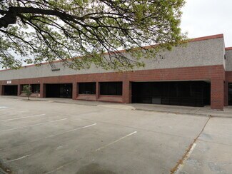 Plus de détails pour 2105 Luna Rd, Carrollton, TX - Local d'activités à louer
