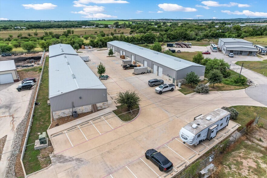 35 Nafta Cir, New Braunfels, TX à louer - Photo de l’immeuble – Image 3 sur 10