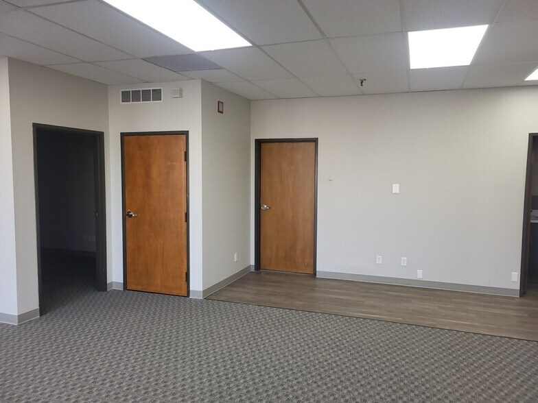 4020 La Reunion Pky, Dallas, TX à louer - Photo de l’immeuble – Image 3 sur 12