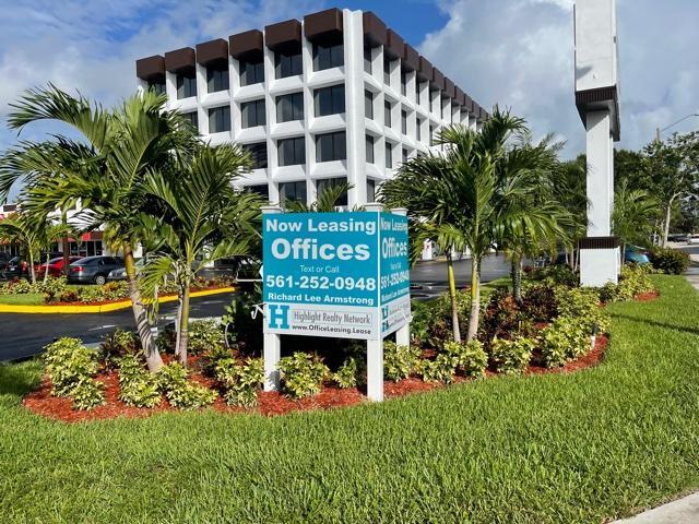 2001 Palm Beach Lakes Blvd, West Palm Beach, FL à louer - Photo de l’immeuble – Image 3 sur 8